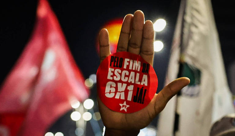 Fim da escala 6×1 é aprovado no Senado e garante avanço histórico para a classe trabalhadora Fim da escala 6×1 é aprovado no Senado e garante avanço histórico para a classe trabalhadora
